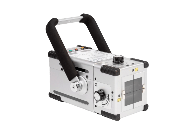 Radio Gierth 90/30 PEAK avec collimateur gradué, double pointeur laser et affichage numérique « X-RAY », « READY » et « WARNING ».