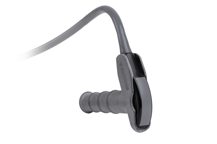 Gros plan sur la sonde rectale linéaire grise de l’échographe vétérinaire Dramiński iScan 2 Plus : câble souple courbé, poignée cylindrique nervurée et tête noire à face de contact grise rectangulaire.
