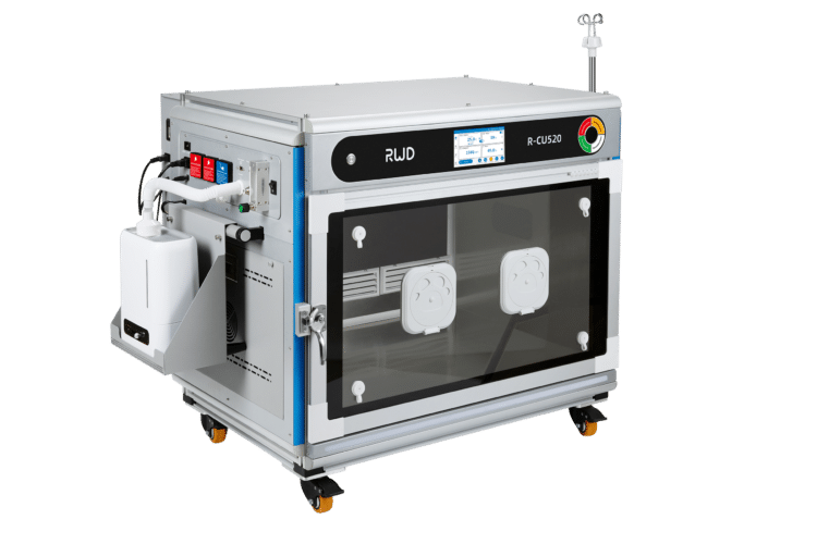Unité de soins vétérinaires R-CU510 avec écran de contrôle, panneau vitré, porte latérale, roulettes et support pour perfusion.